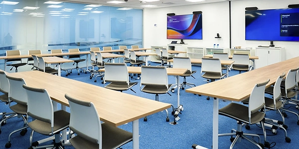 Sala componível para ambiente corporativo